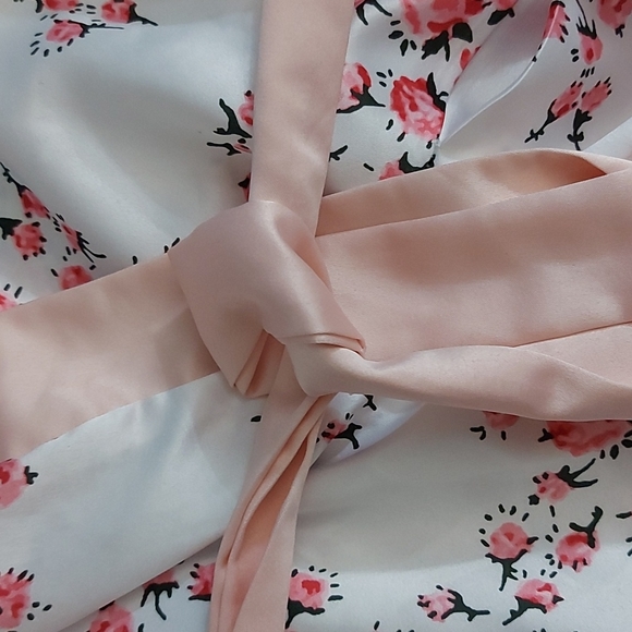 Morgan Lane Floral Robe/Barbie Core/Designer/One Size/NWOT - Picture 3 of 7